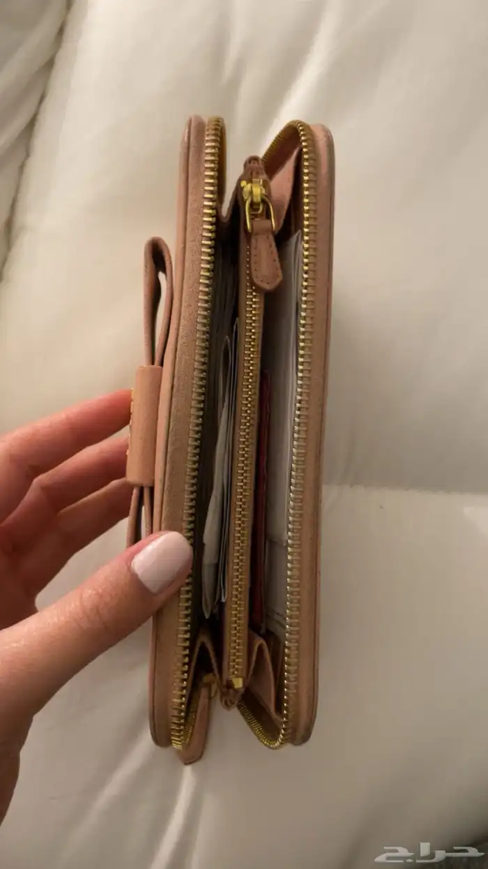 محفظة Prada أصلية للبيع 3