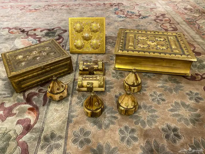 مجموعة علب نحاس منقوش قديم 0