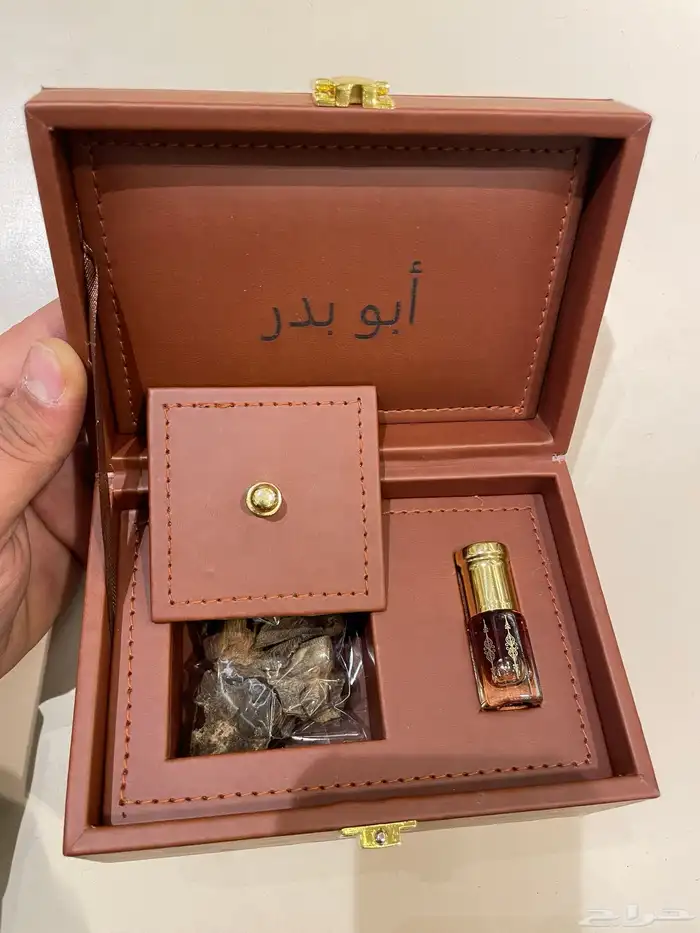 تفصيل هدايا شناط جلد حسب الطلب 1