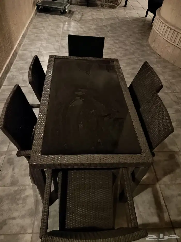 طاولة للبيع 4