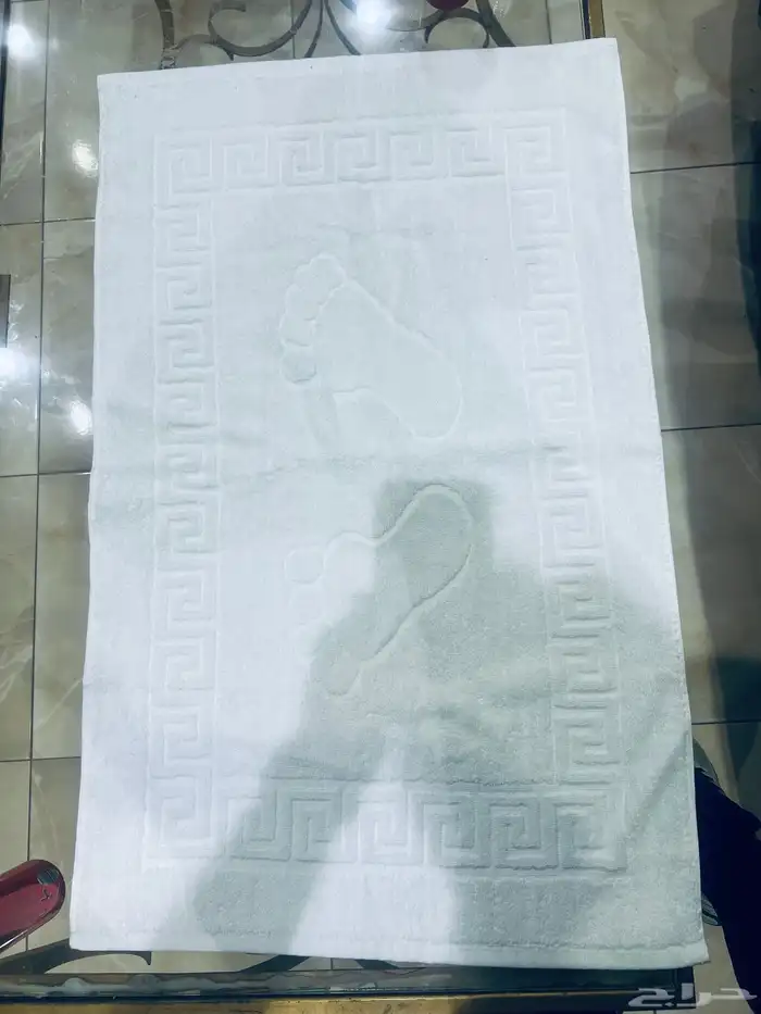 مناشف و مفارش فندقي ابيض مقلم 3