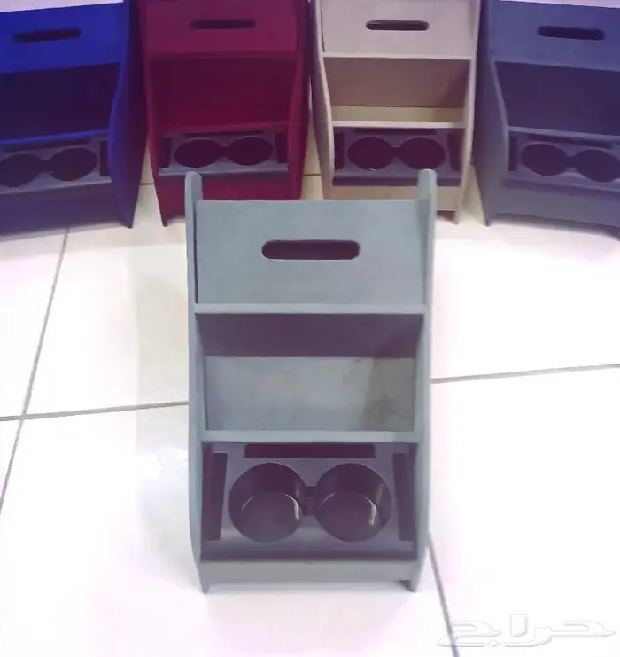 درج و منظم كابرس وحامل أكواب ومناديل وأشرطة كاسيت 8