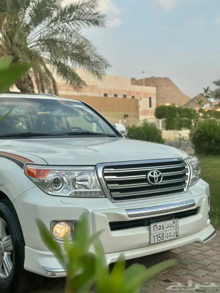 لاندكروزر 2015 مخزن ممشى 35 الف فقط 17