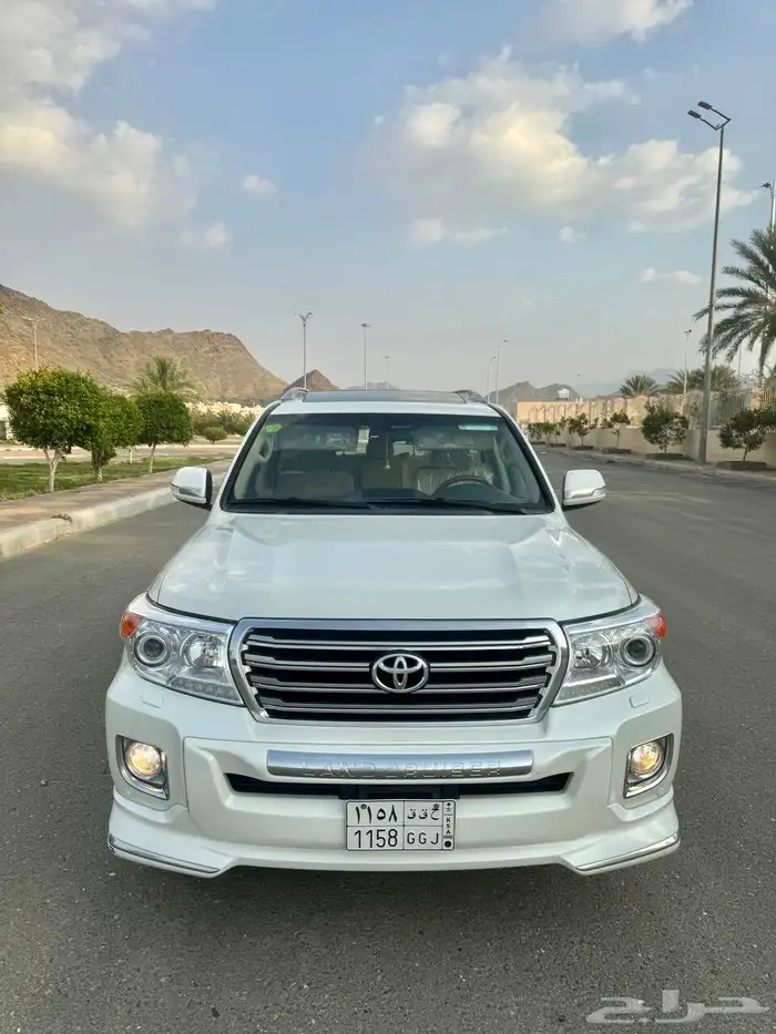 لاندكروزر 2015 مخزن ممشى 35 الف فقط 15