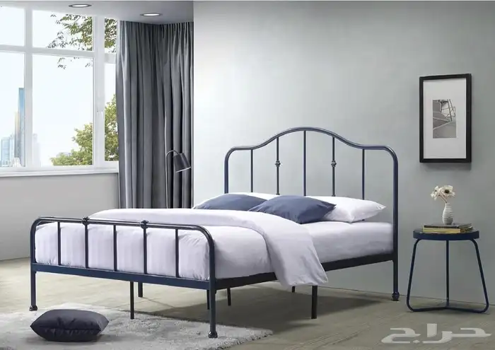 سرير حديدي بتصميم فاخر متوفر بألوان 0