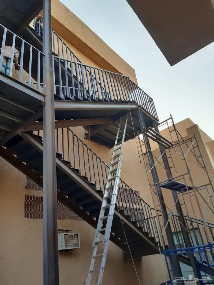 دربزين مسكة درج اثاث ديكورات منجرة حدادة 5