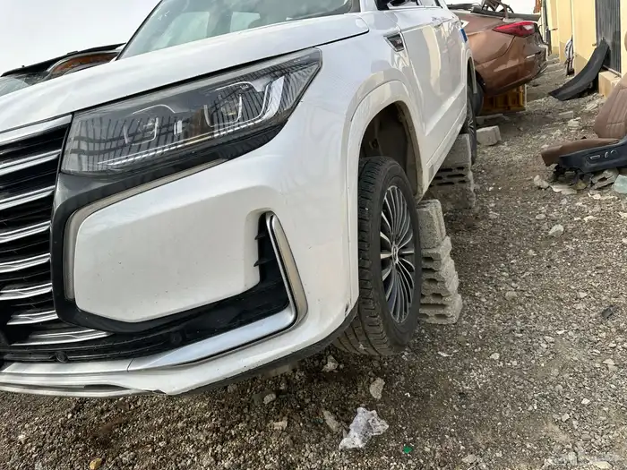 قطع غيار جميع السيارات تشليح 5