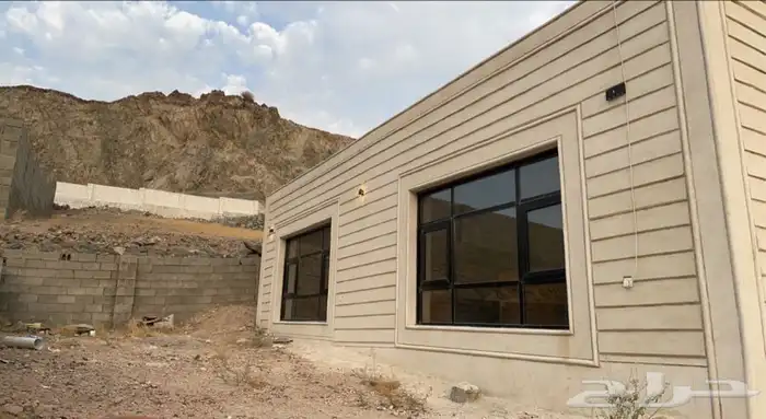 استراحة ف حي جوعرانه النجمه خلف مسجد الميقات للبيع السعر300 9