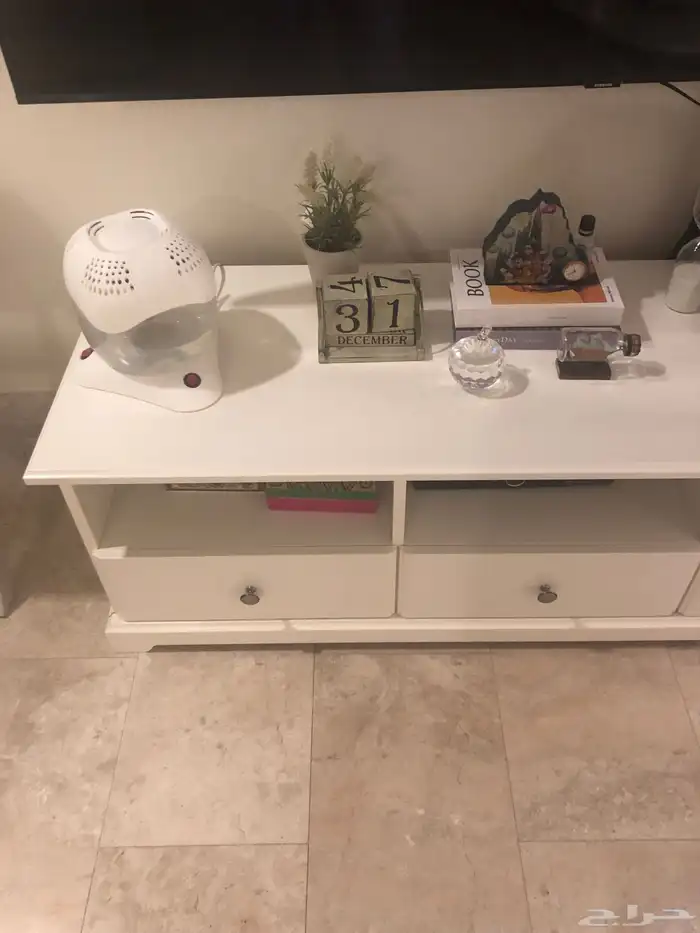 طاولة تي في Ikea Liatorp شبه جديدة 2