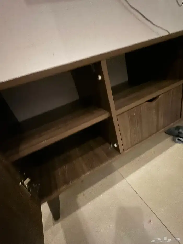 طاولة تلفزيون نظيفة 150 ريال 0