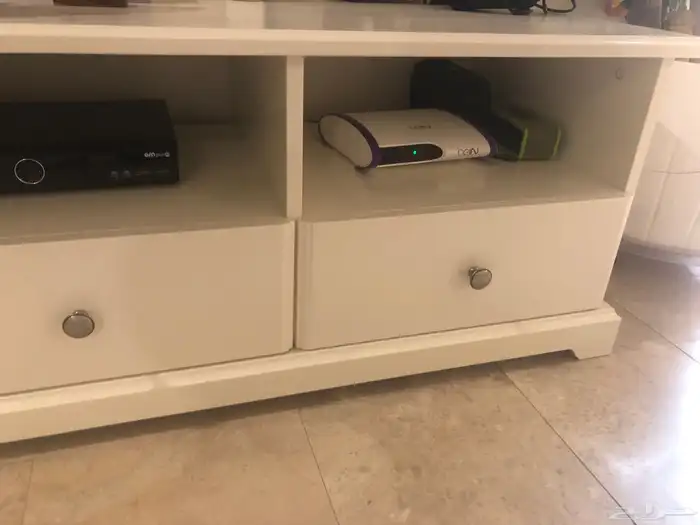 طاولة تي في Ikea Liatorp شبه جديدة 0