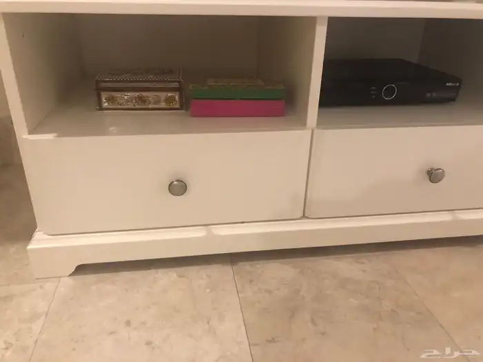 طاولة تي في Ikea Liatorp شبه جديدة 1