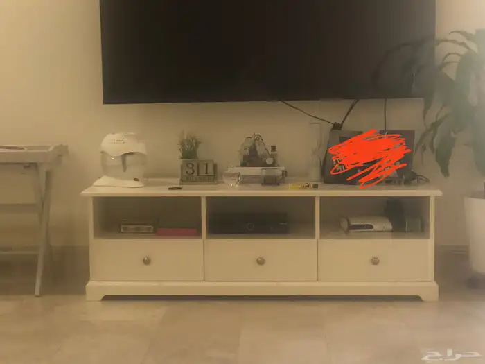 طاولة تي في Ikea Liatorp شبه جديدة 4