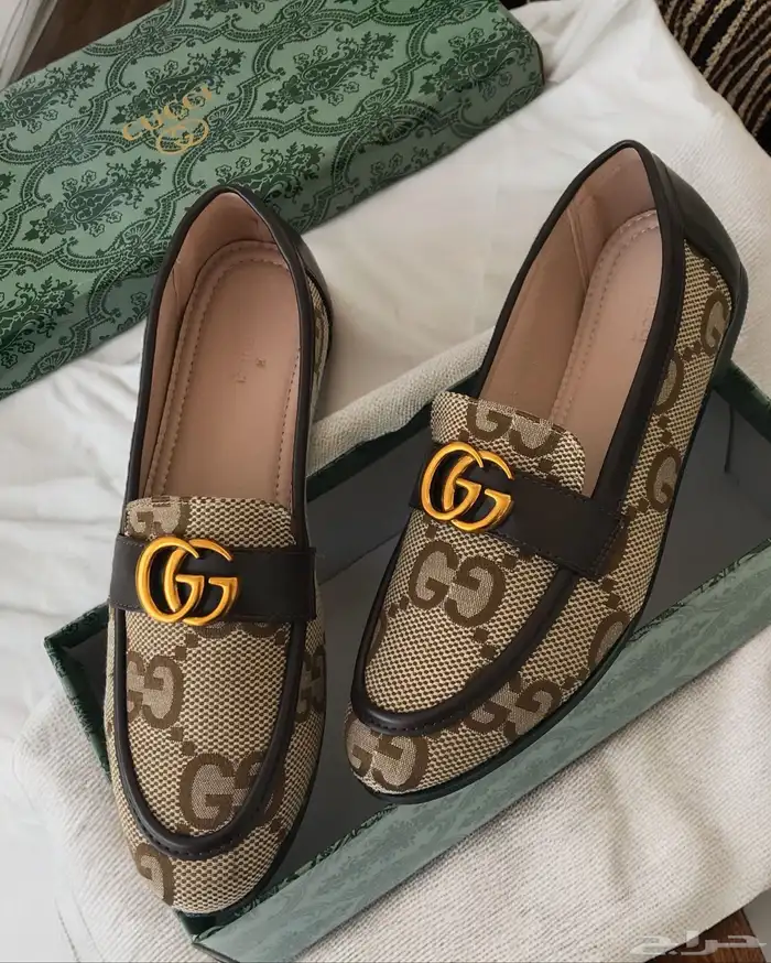 فلات ماركات متنوعة نسائي 25