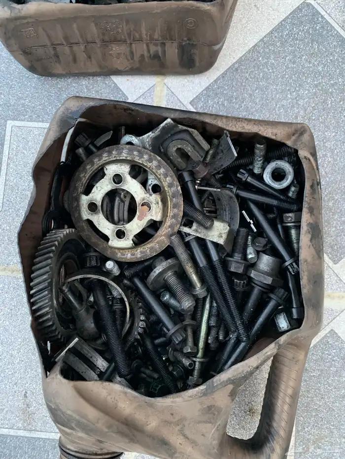 قطع مكينة لاندكروزر 2007 ديزل2006 18