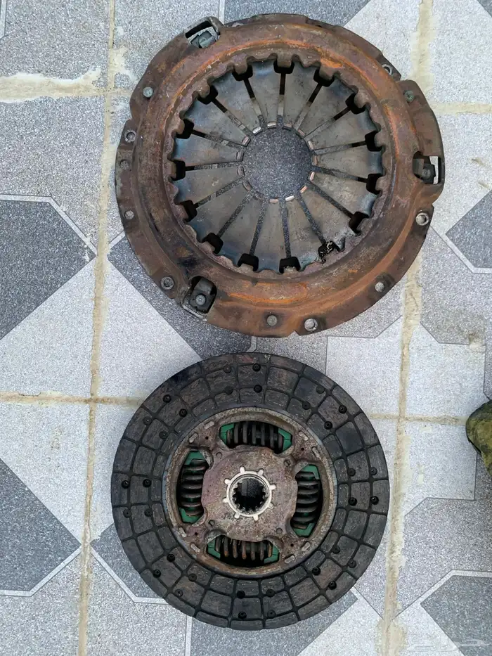 قطع مكينة لاندكروزر 2007 ديزل2006 7