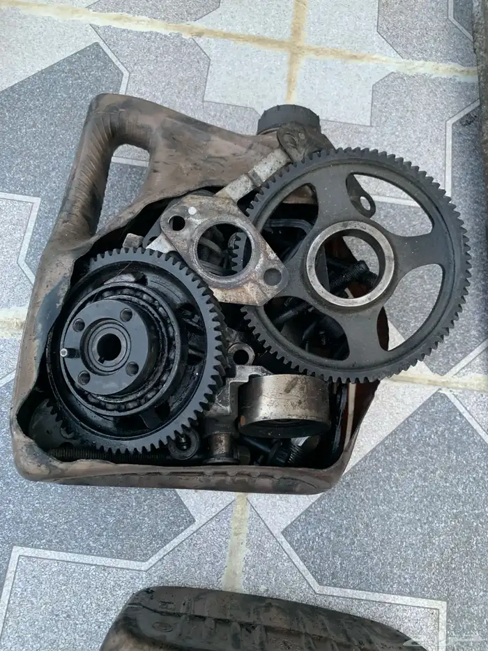 قطع مكينة لاندكروزر 2007 ديزل2006 19