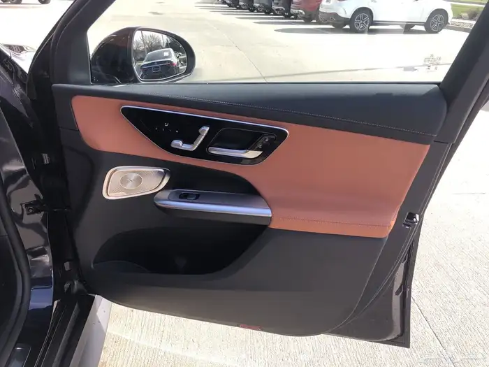 مرسيدس GLC 300 suv 2023 Kit Amg 9