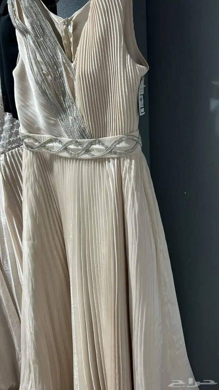 فستان كسرات جميل مستعمل مرة وحده 0