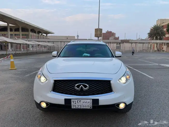 إنفنيتي QX70 2019 12