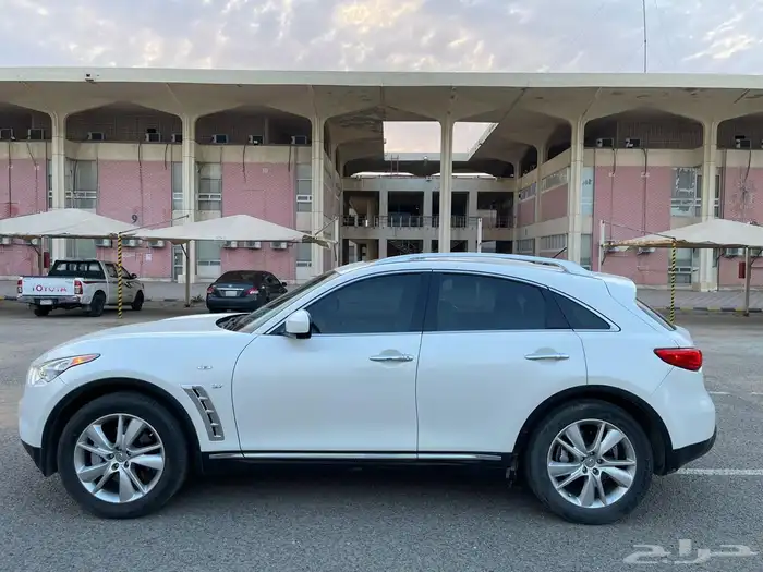 إنفنيتي QX70 2019 8
