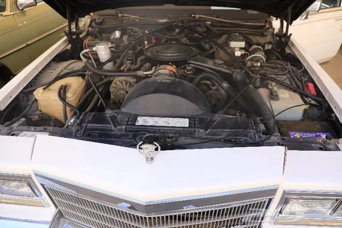 كاديلاك فليتوود بروقهام 1985 Cadillac Fleetwood Brougham 19