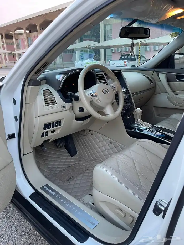 إنفنيتي QX70 2019 16