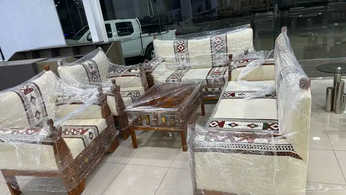 جلسات الخارجية حديد او خشب على حسب تفضيل 20