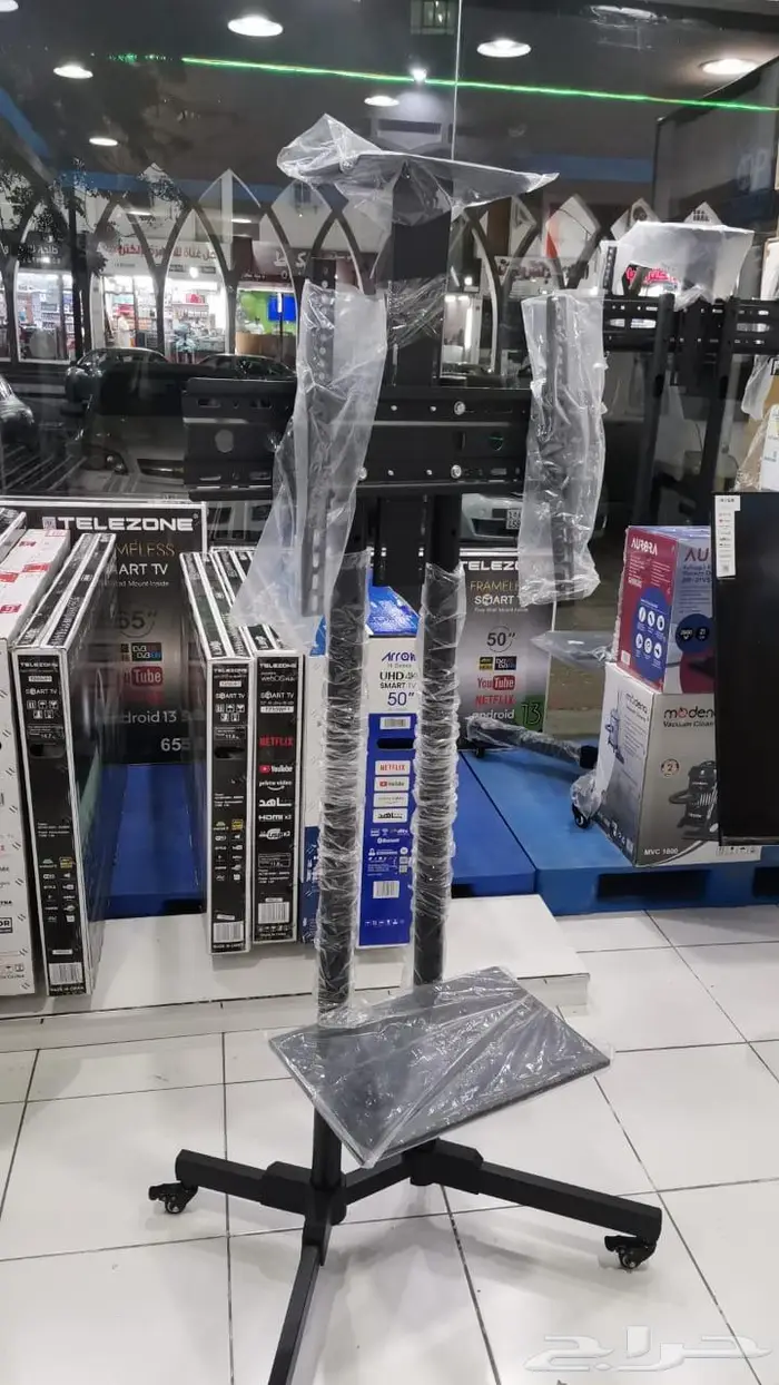 طاولات وحوامل شاشات متحركه بكفرات 3