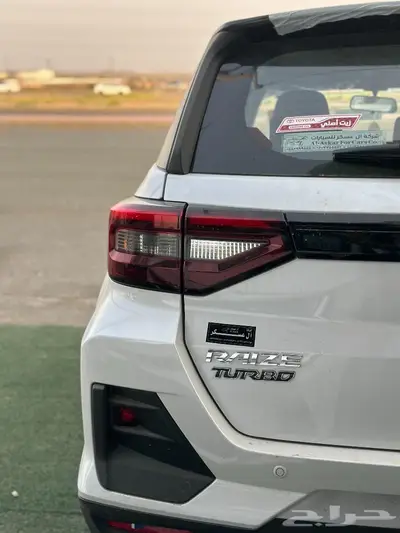 تويوتا رايز 2024 ليمتد ابيض سقف اسود 3