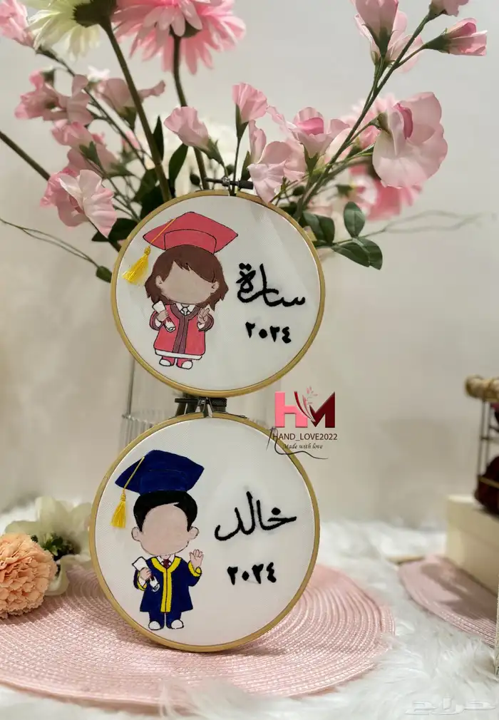 اجمل هدايا التخرج للخرجين لوحات بالأسماء وتاريخ التخرج 2