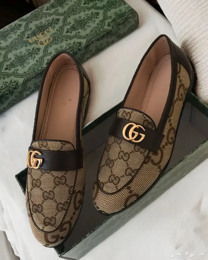 شوزات ماركة قوتشي وفندي ولويس 12