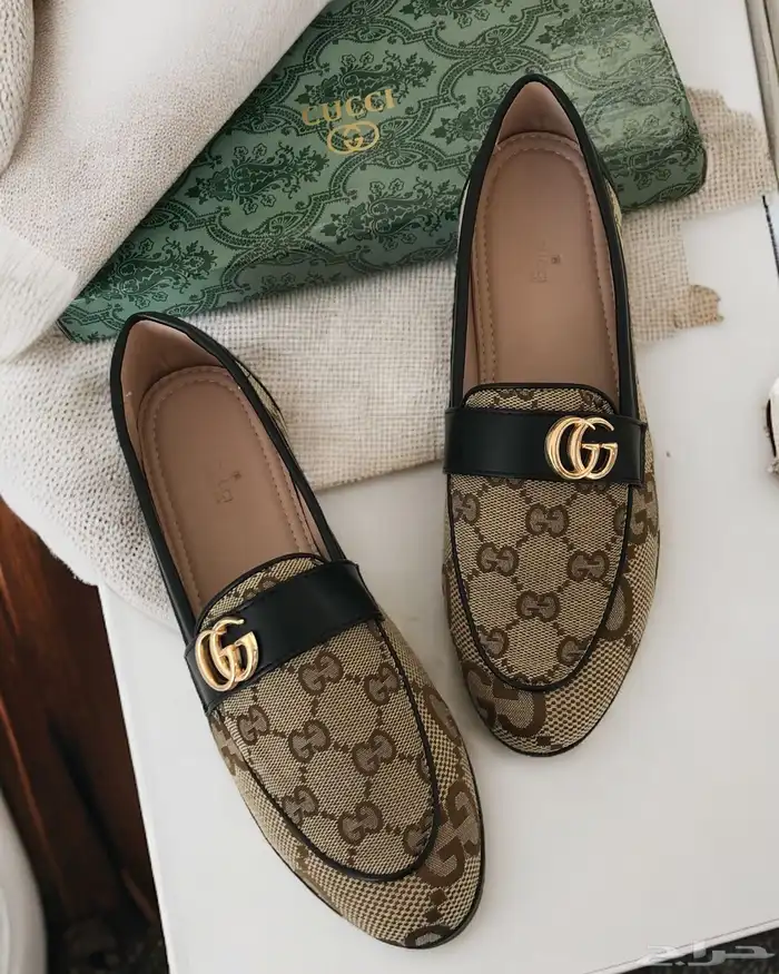 شوزات ماركة قوتشي وفندي ولويس 15