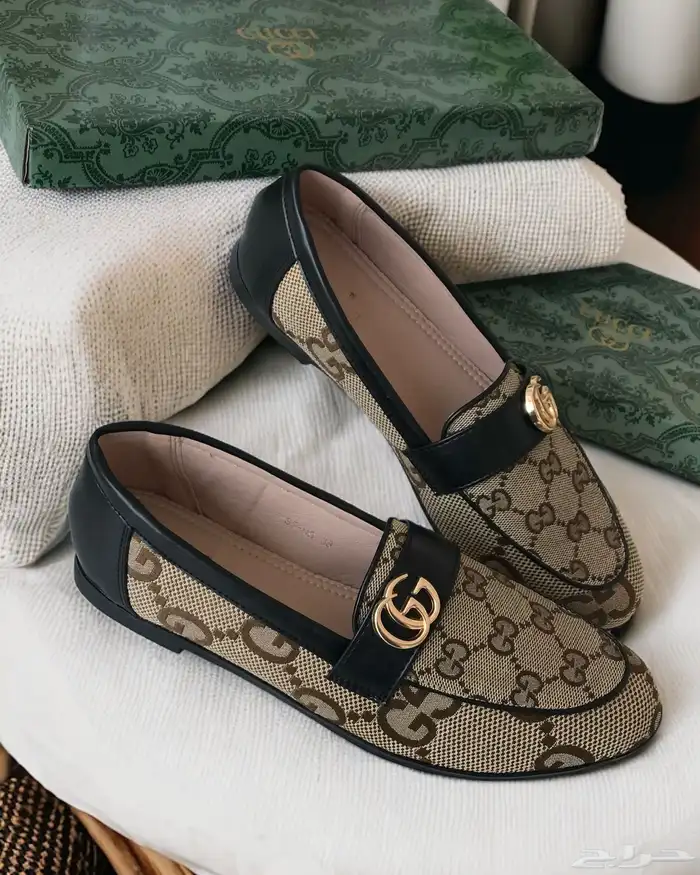 شوزات ماركة قوتشي وفندي ولويس 9
