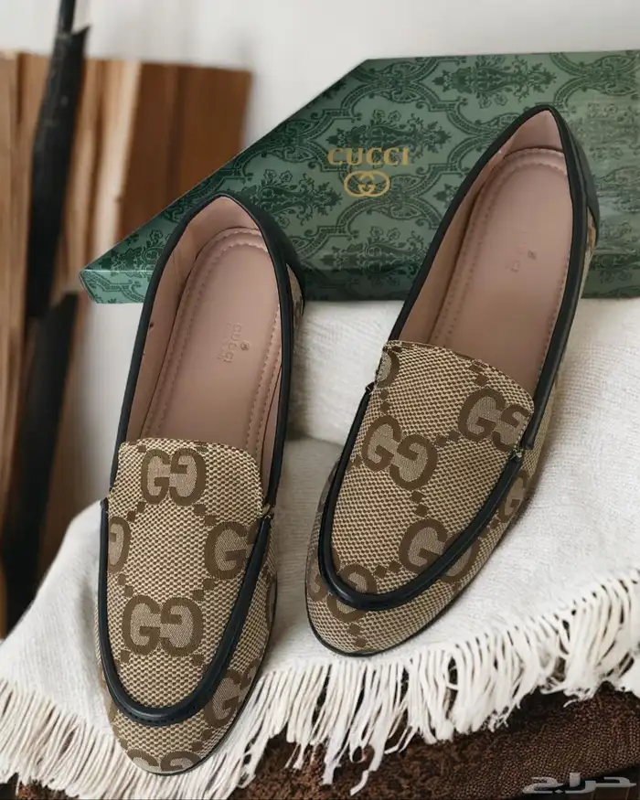 شوزات ماركة قوتشي وفندي ولويس 13