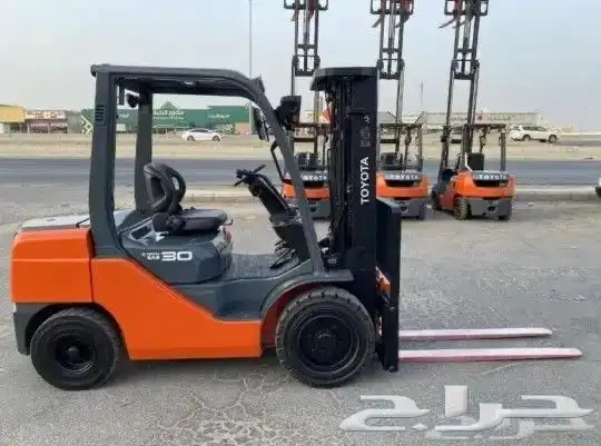 رافعة شوكية فوركلفت للايجار تاجير رافعات ايجار رافعة شوكية 1