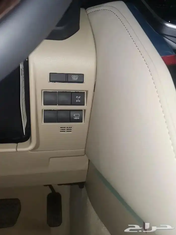 لاندكروزر L4 GXR ابيض بنزين سعودي 2024 11