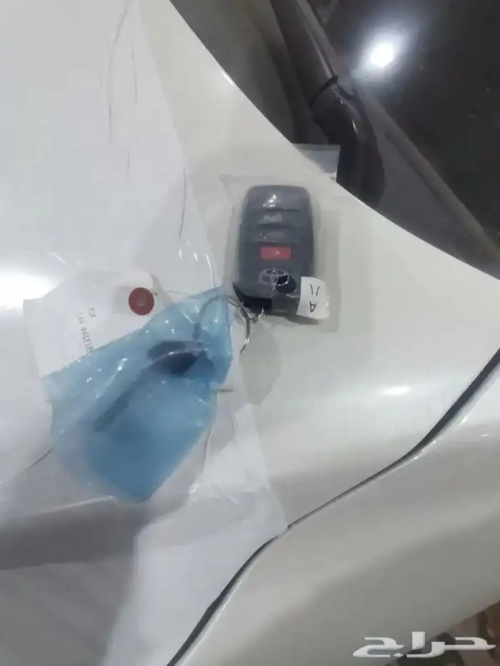 لاندكروزر L4 GXR ابيض بنزين سعودي 2024 23