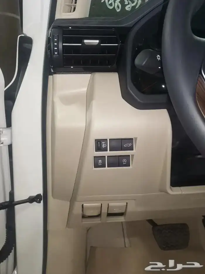 لاندكروزر L4 GXR ابيض بنزين سعودي 2024 10