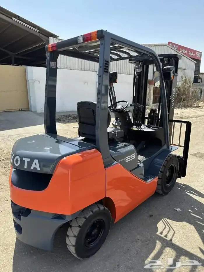 رافعة شوكية فوركلفت للايجار تاجير رافعات ايجار رافعة شوكية 9