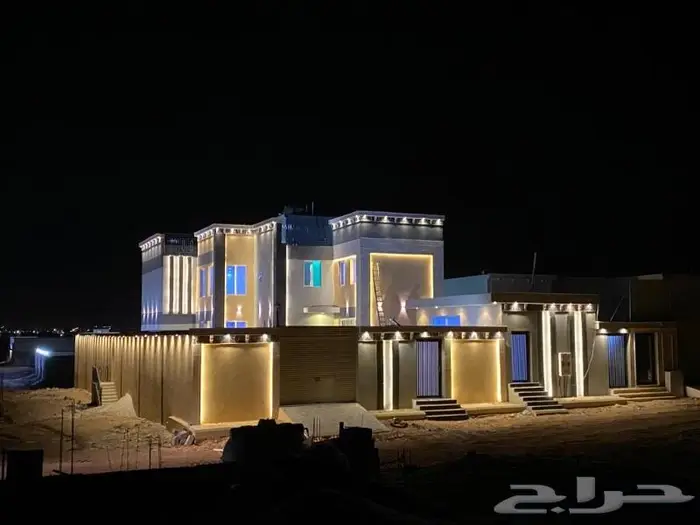 للبيع فيلا مودرن مساحة 800 بالضحيان والبيع سمح للصامل 1