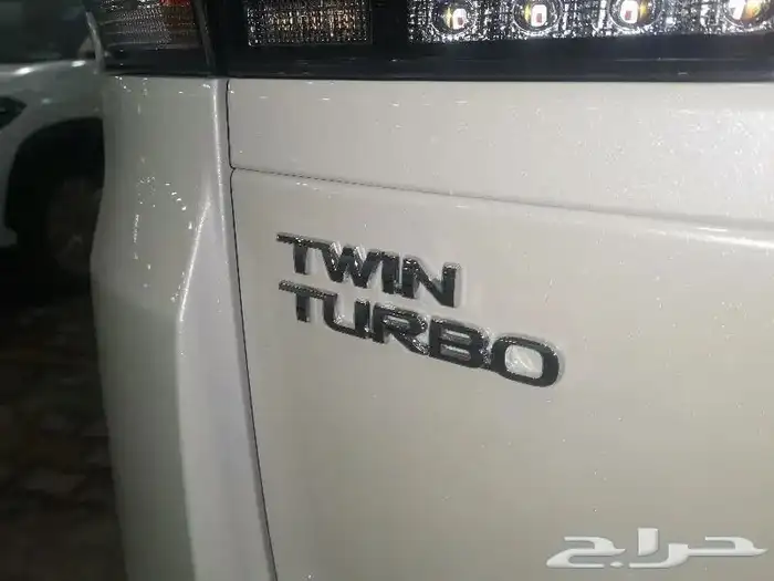 لاندكروزر L4 GXR ابيض بنزين سعودي 2024 4