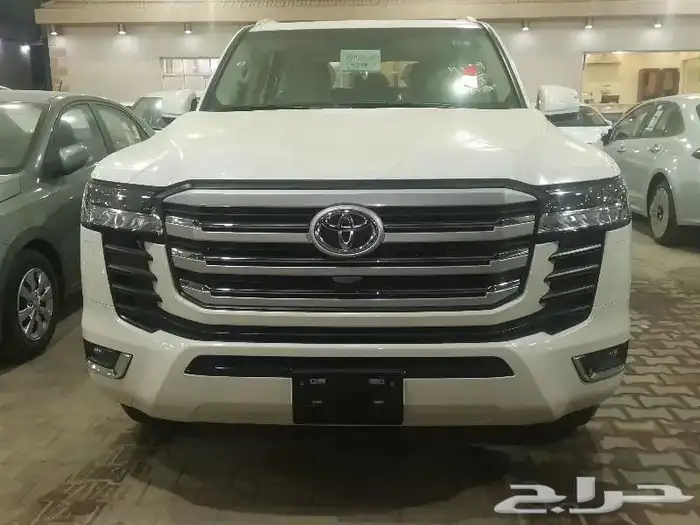 لاندكروزر L4 GXR ابيض بنزين سعودي 2024 0