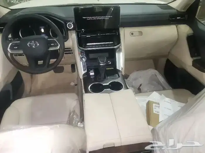 لاندكروزر L4 GXR ابيض بنزين سعودي 2024 16