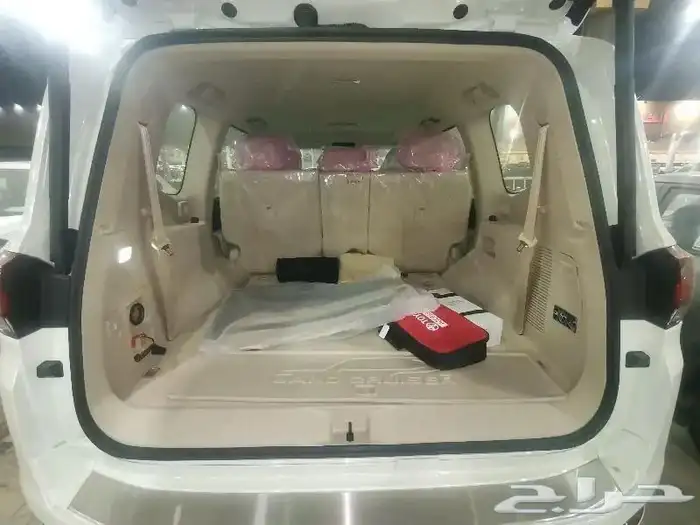 لاندكروزر L4 GXR ابيض بنزين سعودي 2024 18