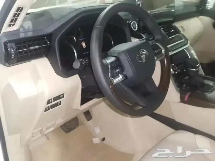 لاندكروزر L4 GXR ابيض بنزين سعودي 2024 8