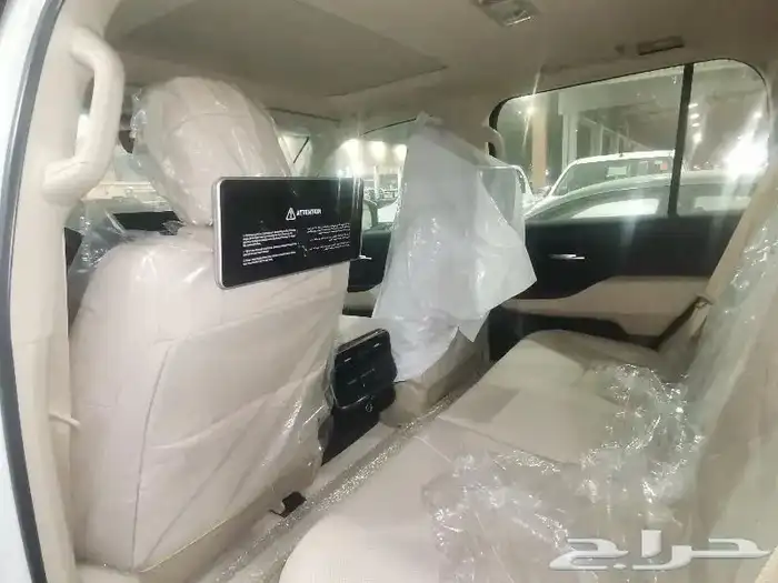 لاندكروزر L4 GXR ابيض بنزين سعودي 2024 12