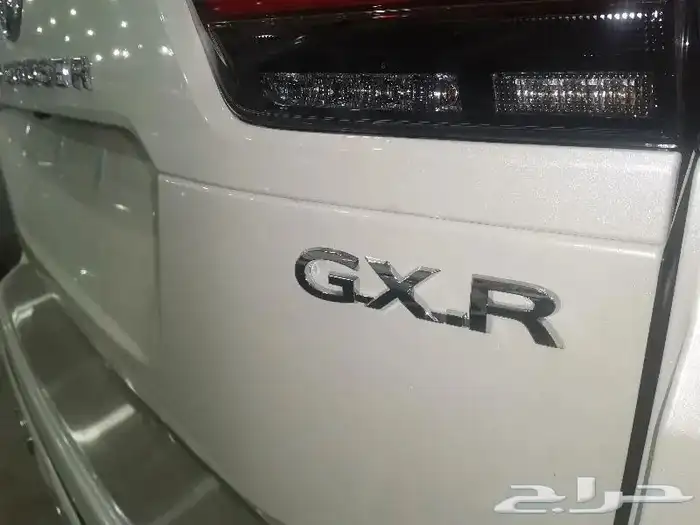 لاندكروزر L4 GXR ابيض بنزين سعودي 2024 6