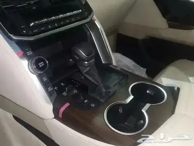 لاندكروزر L4 GXR ابيض بنزين سعودي 2024 7
