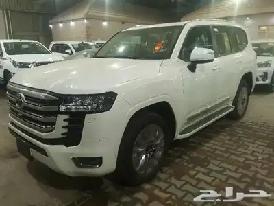 لاندكروزر L4 GXR ابيض بنزين سعودي 2024 1